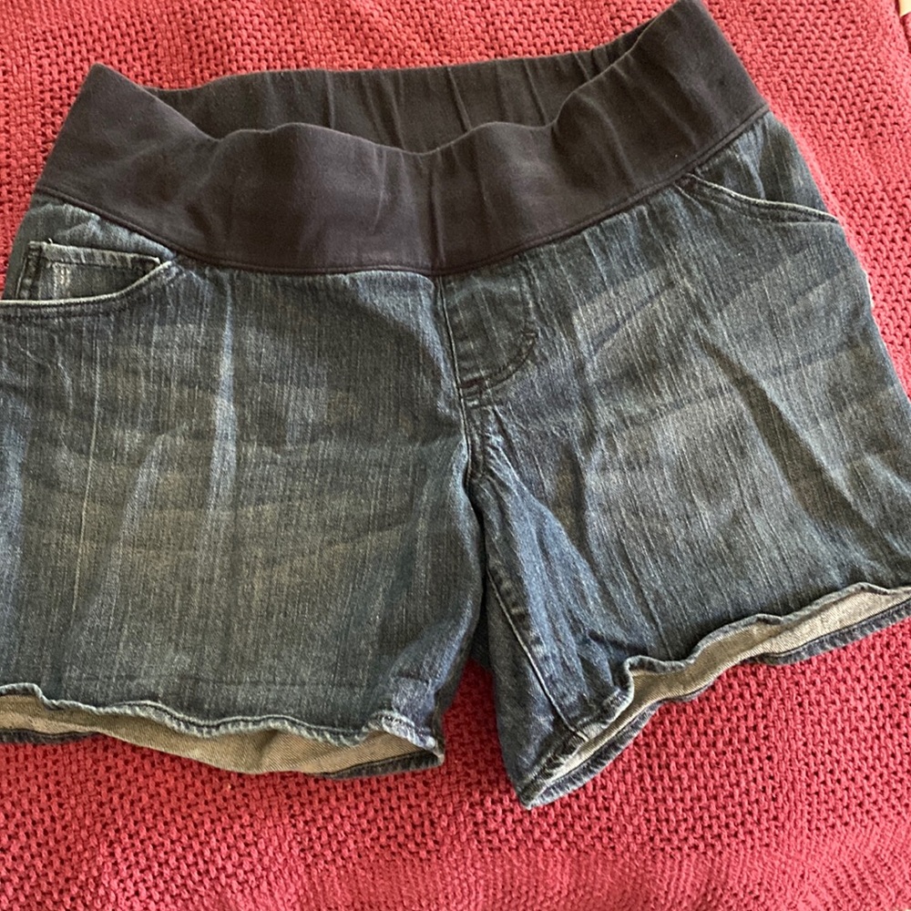 Maternity shorts